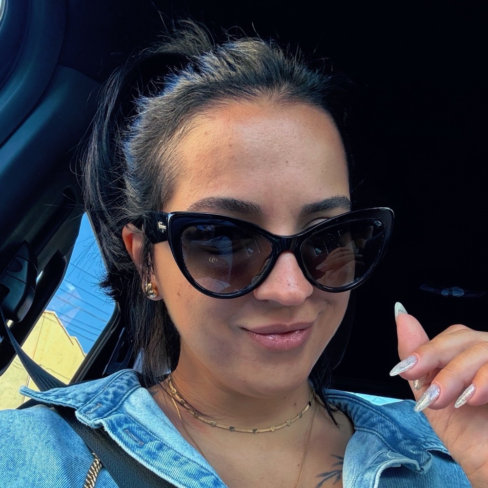 Meet your Posher, Liana